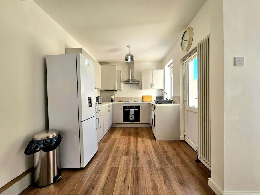 Entire House, Waterloo, Free Street Parking Villa Exterior photo