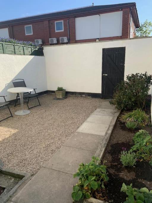 Entire House, Waterloo, Free Street Parking Villa Exterior photo